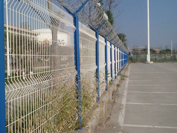 陜西桃型柱護(hù)欄網(wǎng)圖片2